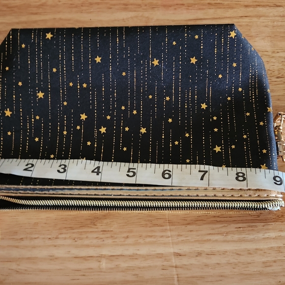 Make up case w/ free gift - Picture 7 of 9